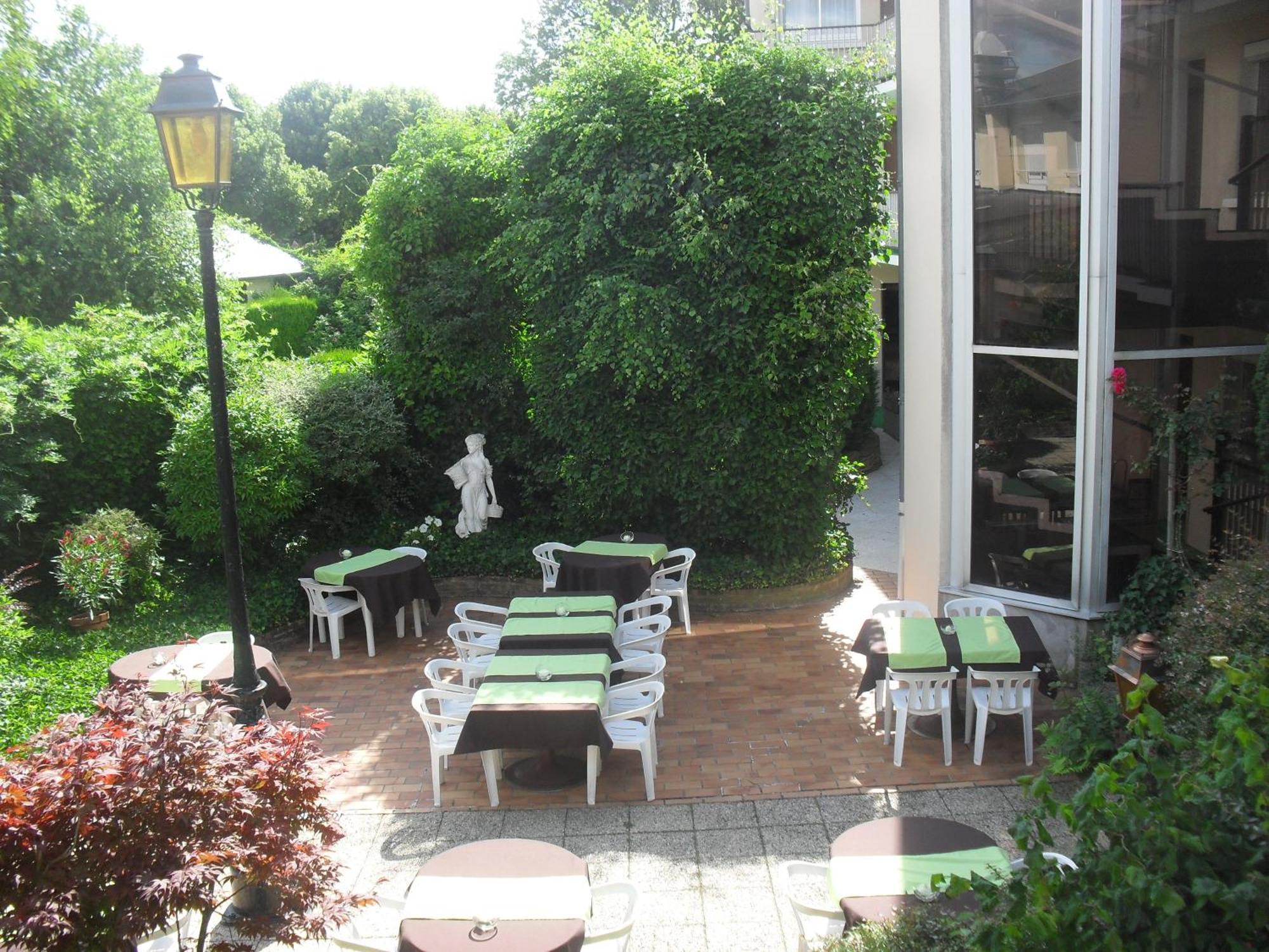 Contact Hotel De France Contres-Beauval-Cheverny Le Controis-en-Sologne Exterior photo